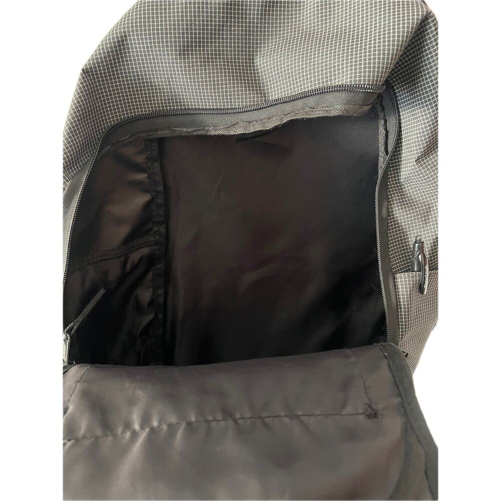 Eastsport Grey Pattern 2 Section Backpack - Picture 4 of 4